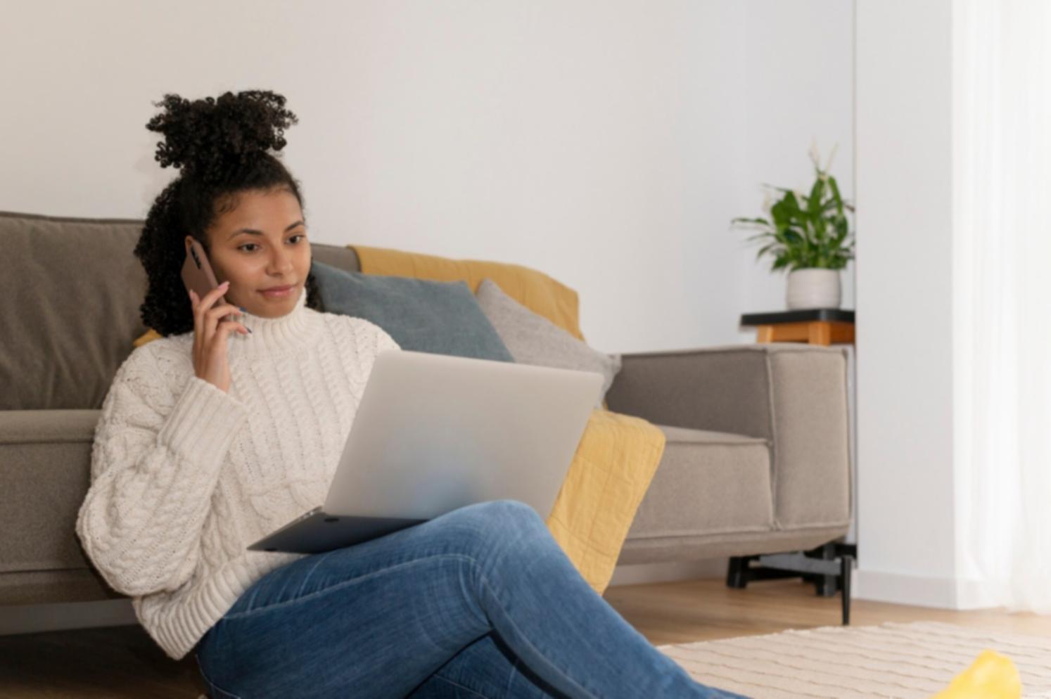 Teilnehmer bei der Analyse von Finanzberichten