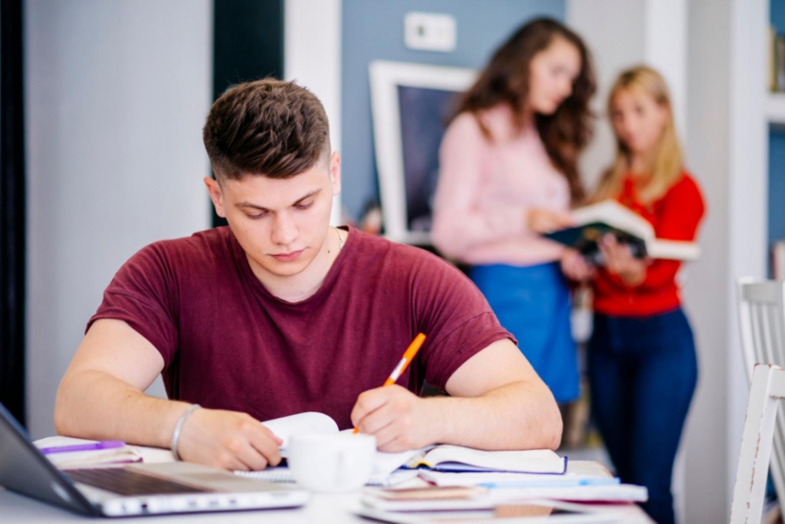 Moderne Finanzanalyse und professionelle Beratungsumgebung